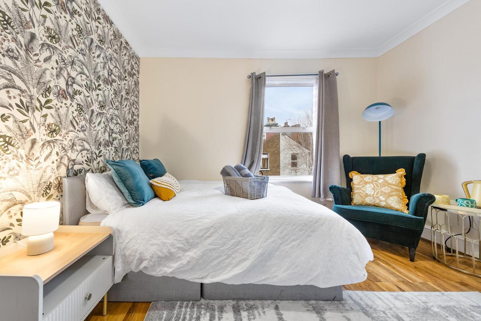 Classy Shared With Private Bedroom Near Tube - Bedroom3 Privatunterkunft *